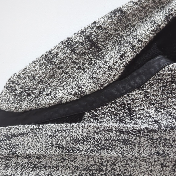 Line Waterfall Cardigan black and white - Picture 7 of 7